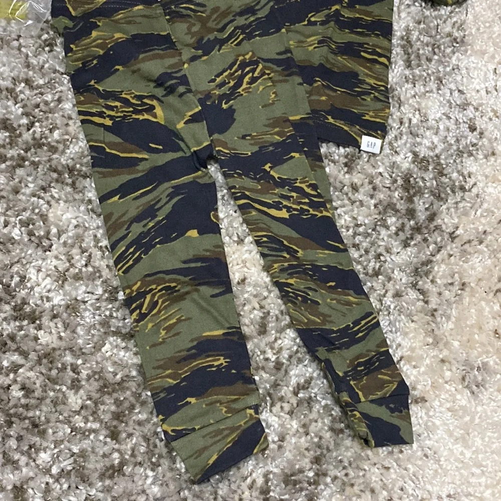 babyGap Baby Boy Camouflage Graphic Face Pajama Sleepwear Set 18-24 Months